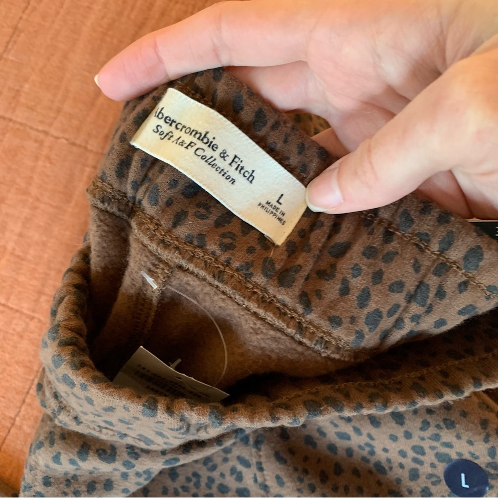 A&F Leopard Print Soft Collection Joggers - Picture 6 of 12